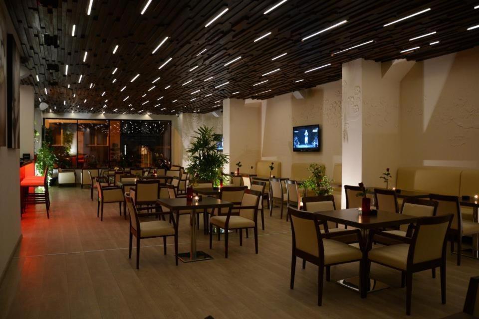Zenti Plaza Hotel Дробета-Турну-Северин Екстер'єр фото